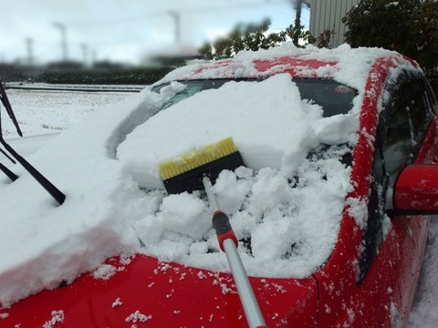 【悲報】車が出るのに『雪かき』をする人ｗｗｗｗｗ