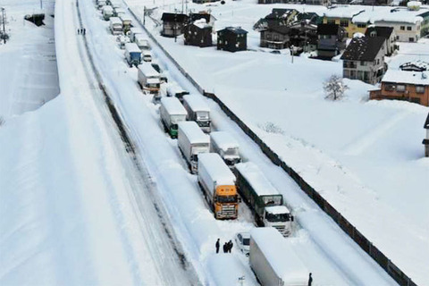 なんで高速道路に雪対策ってねえの？