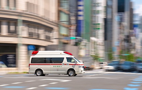 【動画】日本、『救急車』が来ても停車する人が少なすぎるんだけどｗｗｗｗｗｗｗ