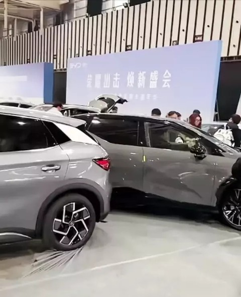 【動画】中国の『EV車』、ガチで暴走してしまうｗｗｗｗｗｗｗ