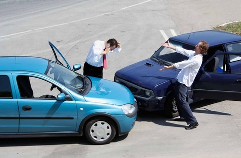 車で追突されたんだが任意保険の会社がお互い同じだった...