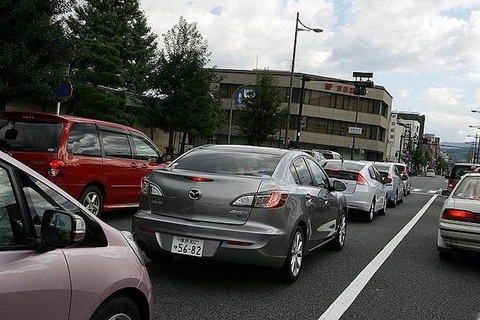 『渋滞中』に謎のスペース空けるマン←これｗｗｗｗｗｗ