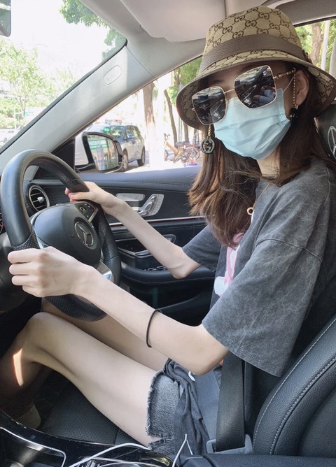 【画像】この金持ちそうな女の子の運転で起きそうなことは？