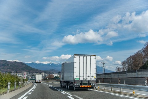 【動画】トラックが『車線変更』をした結果ｗｗｗｗｗ