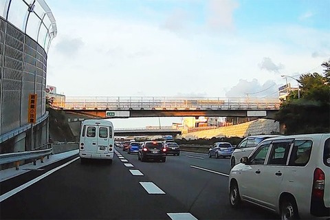 【悲報】運転中に見かけると『え・・車間距離空けとこ・・』ってなる車の特徴がコチラｗｗｗｗｗ