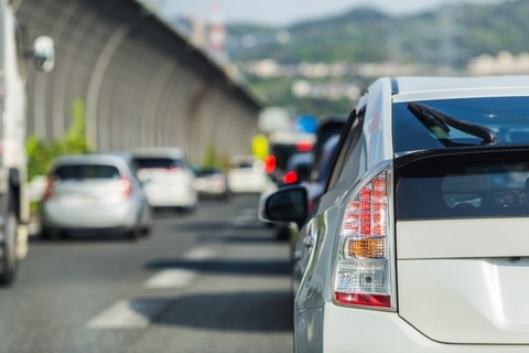 【悲報】『お盆』に車で帰省したやつｗｗｗｗ