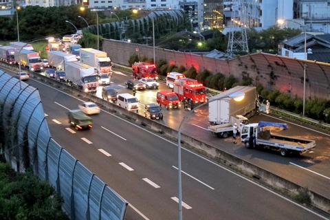 【画像】『高速道路』、ガチでヤバイ状態になってしまう・・・・・