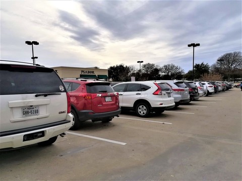 『スーパーの駐車場』で、車の中で弁当食ってるおじさんの正体がコチラｗｗｗｗｗｗ