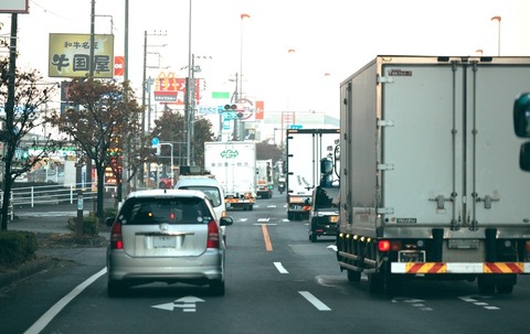 【悲報】ドライブ中『こいつ運転ヘッタクソだなぁ…』ってなる車の特徴がコチラｗｗｗｗｗ