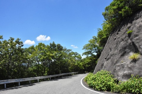 【悲報】軽自動車を運転してるが、『山道』がきつくてワロタｗｗｗｗｗｗｗ