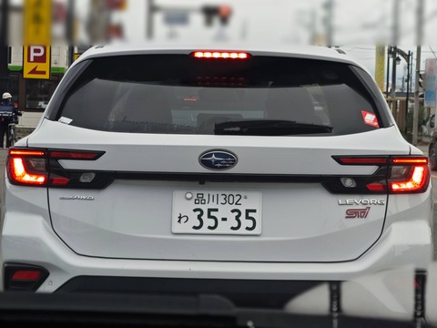 【画像】高級車のレンタカー借りてる金持ちおってワロタ