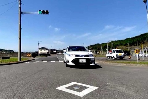 【悲報】対向車列が『右折待ち』で渋滞してても譲らないやつｗｗｗｗｗｗ