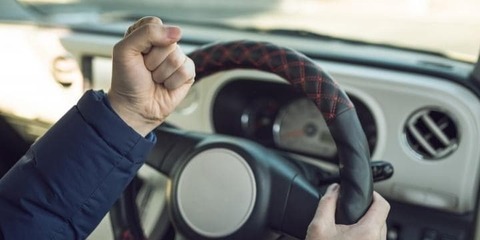 【悲報】自信満々の運転手「ちんたら車走らせるやつ邪魔でイライラやわ！」←これ