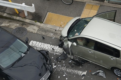 【画像】この『事故車』、ガチでヤバイｗｗｗｗｗｗｗｗ