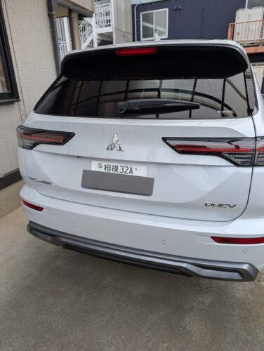 【画像】アルファベットが入ってる車のナンバー、ダサすぎるwwwwwwwwwwwwwwww