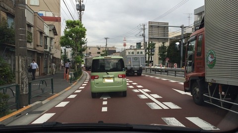 【悲報】ウィンカー出さないで車線変更して目の前来るやつｗｗｗｗｗｗ