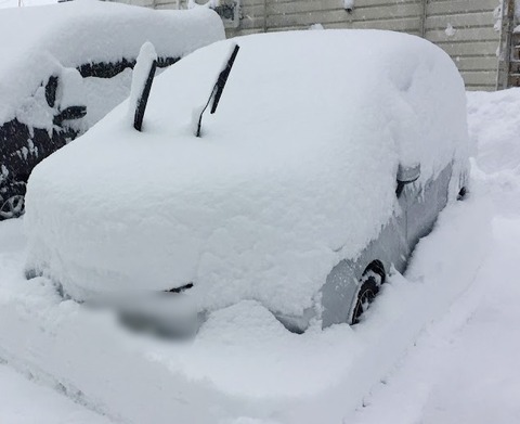 【動画】車に積もった『雪』をおろす方法がこちらｗｗｗｗｗｗ