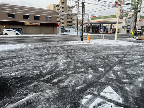 ノーマルタイヤなのに雪積もってるんだが運転して大丈夫か？2日目