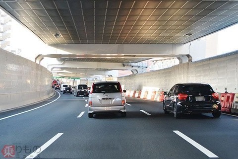 『前の車』がアホほど車間距離あけてるからバンバン入られてるんだけどｗｗｗｗ