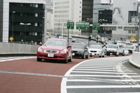 【悲報】ちんたら車を運転してるやつｗｗｗｗｗ