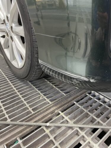 【画像】車から『この部品』が外れてたんだけどｗｗｗｗｗ