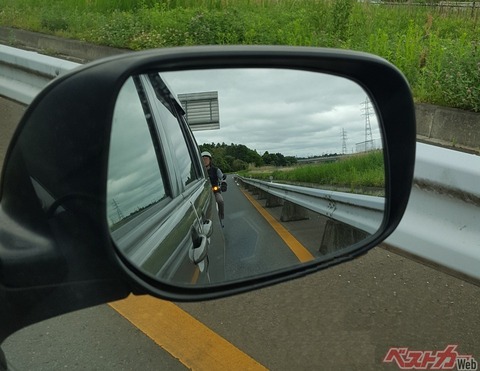 【悲報】『対向車』に譲ってもらったときの仕草でわかる人格がコチラwwwww