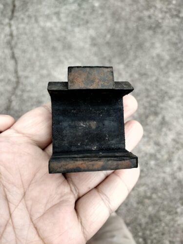 車のこの部品が外れてたんだが 何の部品だ？