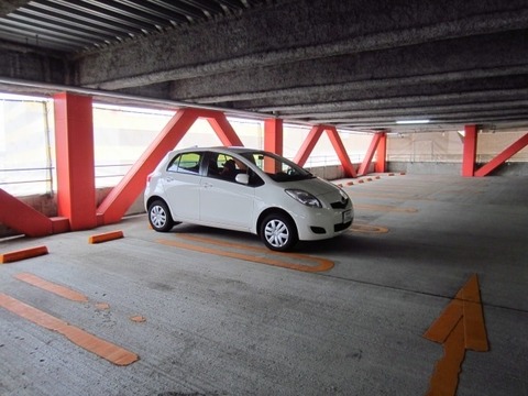 【悲報】ワイ「車検や！代車何かなー♪」車屋「今のお車と同じ車種ご用意しましたｗ」ワイ「は？」