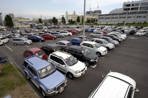 ワイ『何か良い中古車ないか車屋に行くのはあり？』