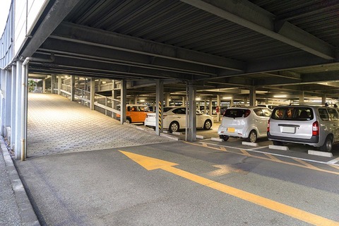 【緊急】立体駐車場で車が『プープー！』って鳴ってるんだけど・・・・