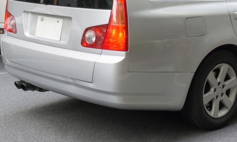 【画像】おばさん先輩「私の車ちょっと古いけどごめんねー！」ワイ「あれ？あの車は・・・」