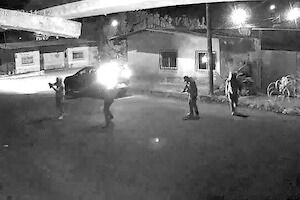 【動画】ギャングさん　車の中で手榴弾のピンをうっかり抜いて自爆してしまうｗｗｗｗｗ