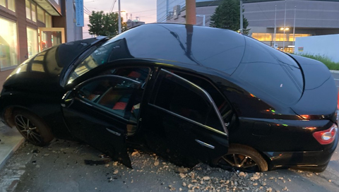 車でドリフトやって板金7万コース