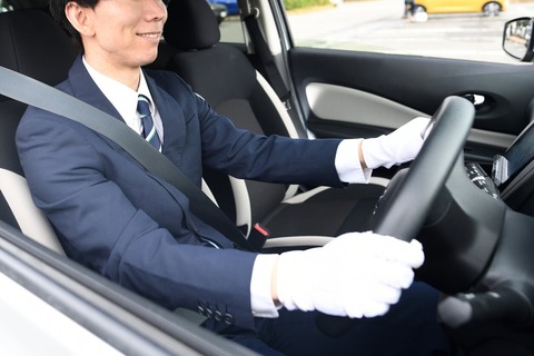 【悲報】タクシーの運転手『道わかんね～』ワイ『えぇ・・』→結果