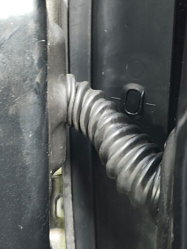 車の修理にめっちゃ詳しい人来てくれ