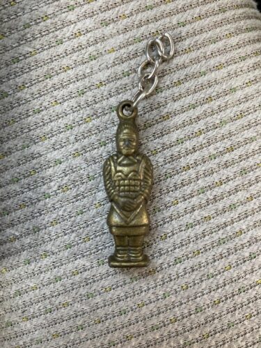 中古車の助手席の背もたれのポケットからなんか出てきたんやが、、